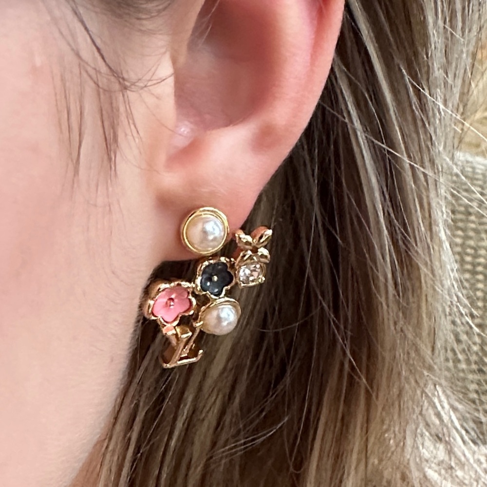 Louis Vuitton authentic 100%Floral Enamel and Pearl Earrings - Picture 4 of 11